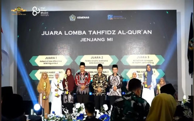 Penganugerahan Lomba Tahfidz Juara 2 Dalam Event Pacitan Kemenag Award HAB Kemenag RI Ke 80